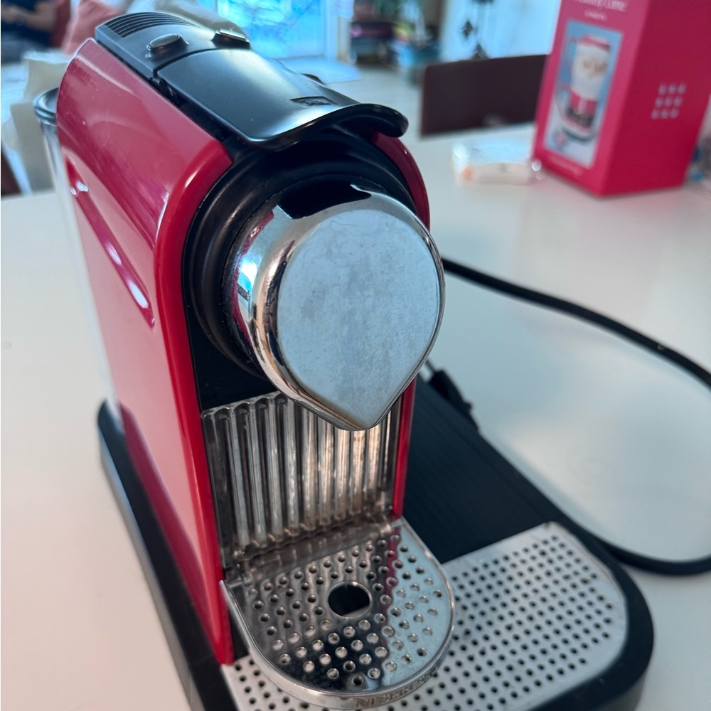 Nespresso Citiz Milk C121 Coffee Machine